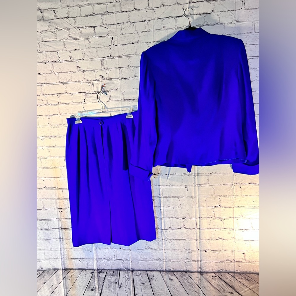 KASPER. ladies royal blue 2 piece skirt and jacket suit. Size 12. - Picture 9 of 10